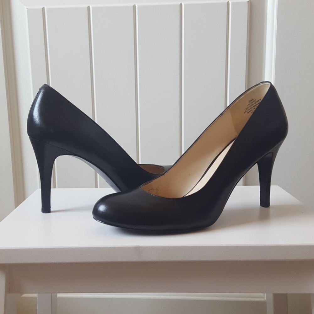 LABOR DAY SALE! Nine West classic leather pumps